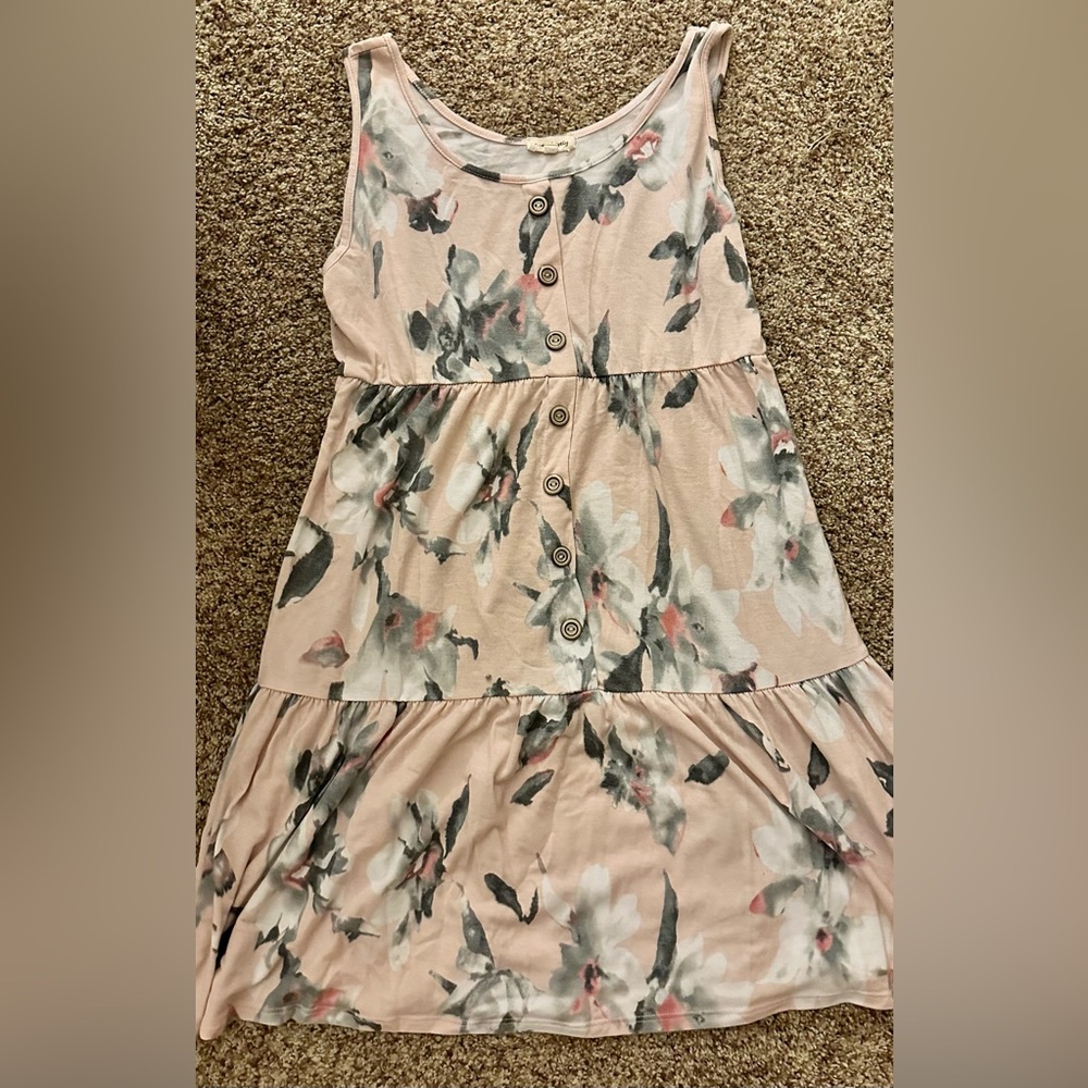 Floral light pink sleeveless dress - size large. Nonfunctional buttons in front.